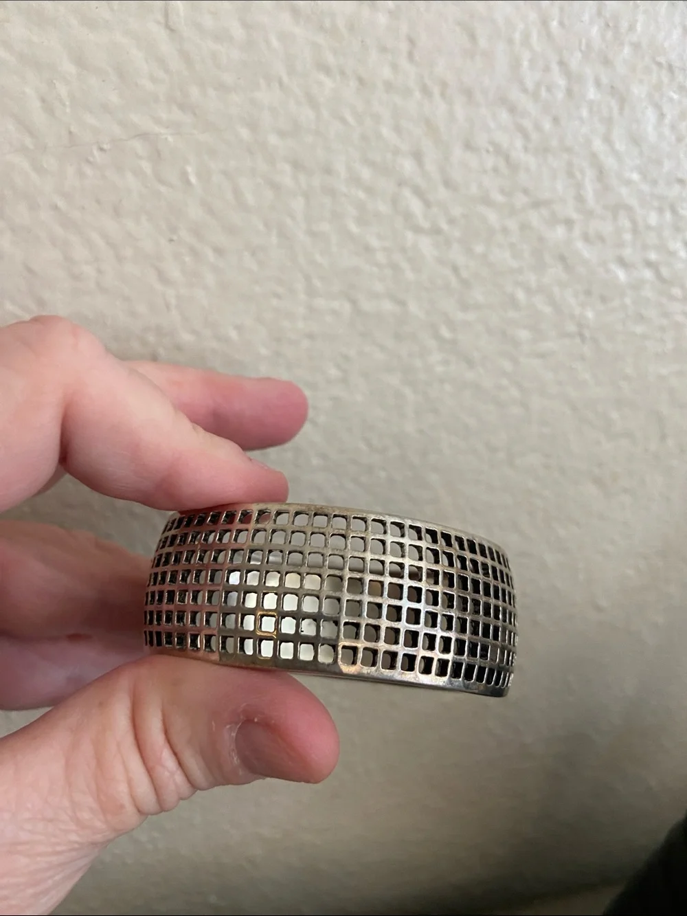 Vintage 90s Kenneth Cole Silver-Tone Grid Hinged Bangle Bracelet
